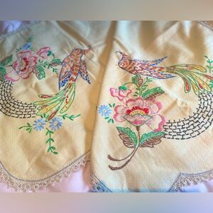 🦜 Table runner vintage embroidery- #FarmFeathersBirds